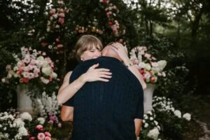 It’s a love story… and Taylor Swift said yes 💍  

(📸: Taylor Swift & Travis Kelce)
