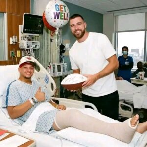 Patrick Mahomes undergoes surgery to repair ACL day after injury