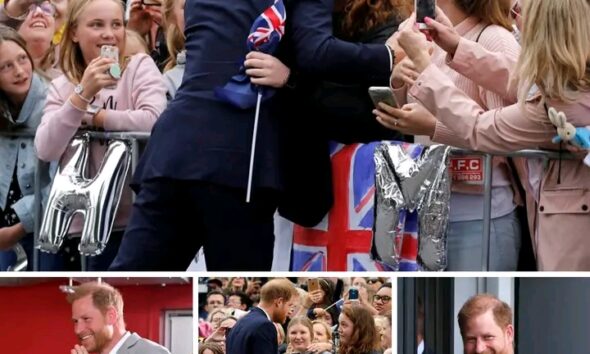 He is truly the People’s Prince, just like his mother,” royal fans praised Prince Harry’s charming response after a woman shouted, “We love you.” Harry also warmly shared details about his schedule in the U.K. with fans, including one particular stop that left many wondering why he chose to go there 👇👇👇 Read more: