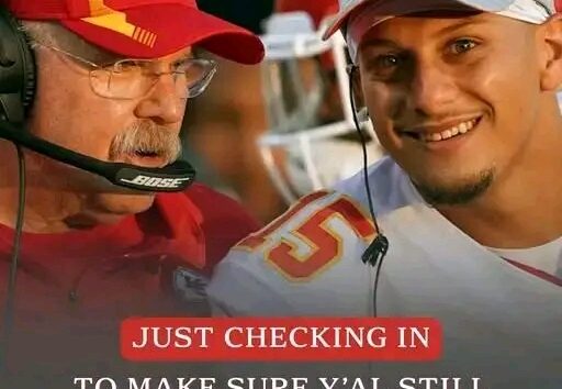 Looking at this photo, you don’t just see a coach and a quarterback — you see the heartbeat of Kansas City. No big speeches, no drama. Just a quiet lean-in, a calm smile, and the kind of trust built through storms, comebacks, and years of doing the impossible together.