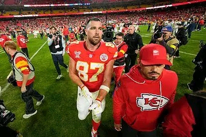 Breaking : Chiefs staffer clashes with Prime Video cameraman while following Travis Kelce…See More